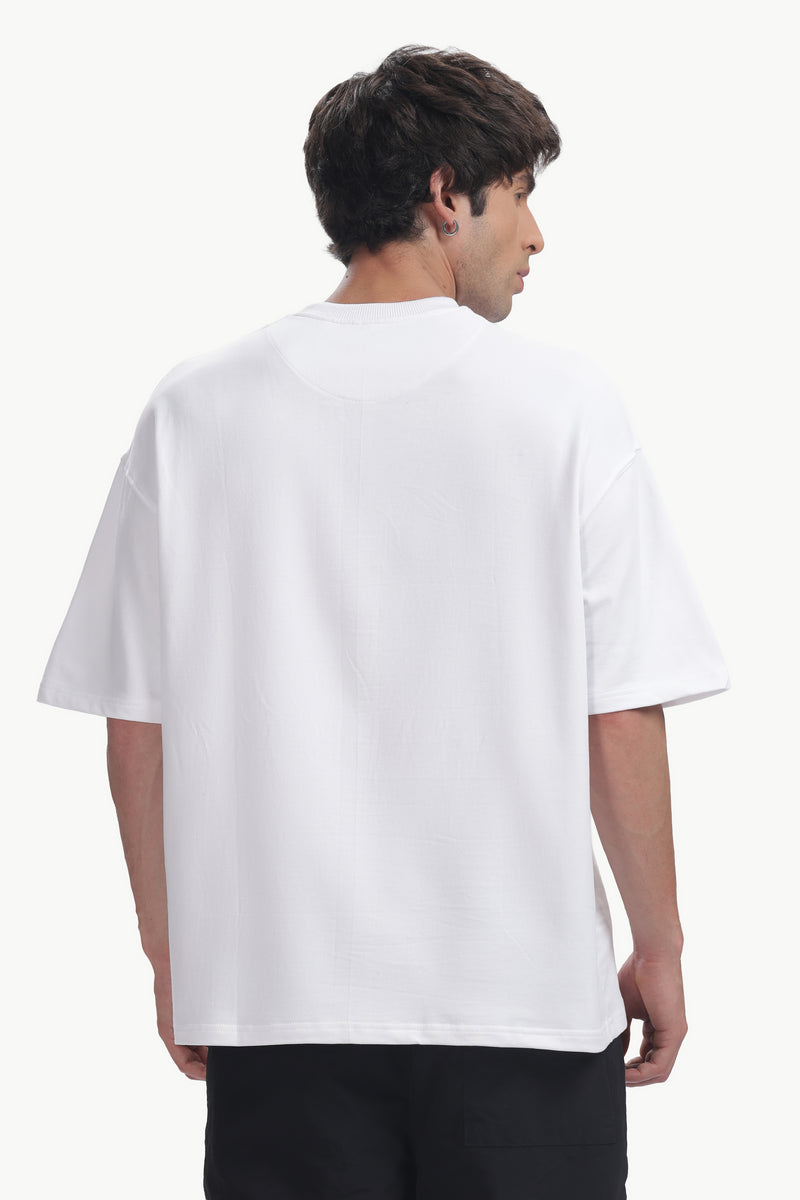 வெள்ளை ஓவர்சைஸ் டி-ஷர்ட்